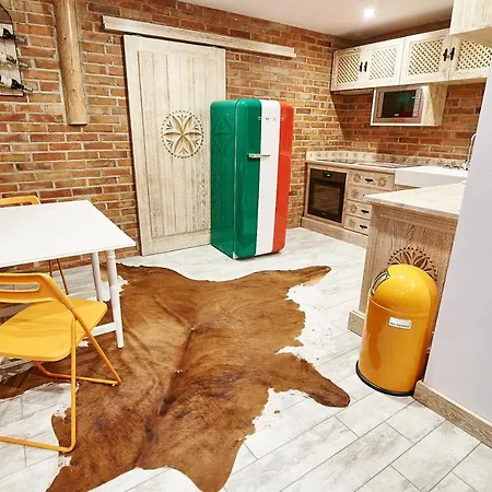 Dwupoziomowy Nad Tamami Apartment *