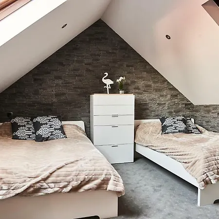 Dwupoziomowy Nad Tamami Apartment