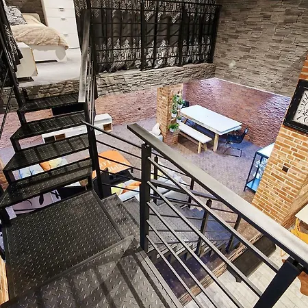 Dwupoziomowy Nad Tamami Apartment *